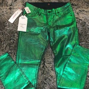 Gorgeous metallic green jeans!